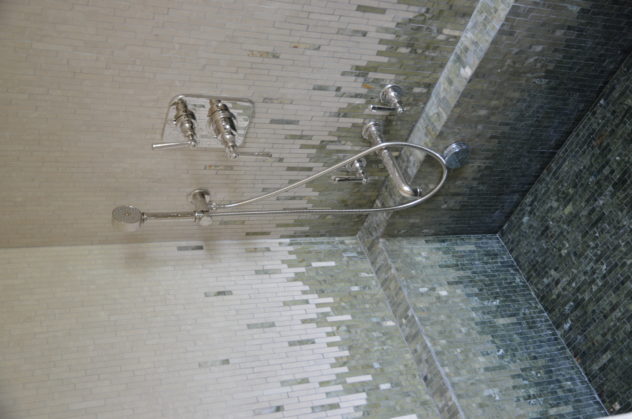 Mosaïque marbre salle de bain Mathilde Herrero